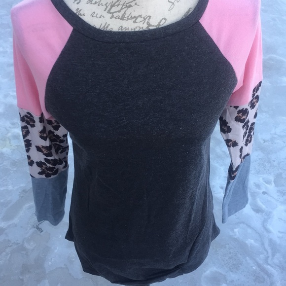 5⭐️❄️Leopard Print patchwork long sleeve crew - Picture 6 of 8